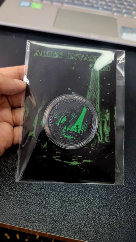 2025 Alien Invasion 1oz .999 Copper Colorized and Glow in the Dark Restrike