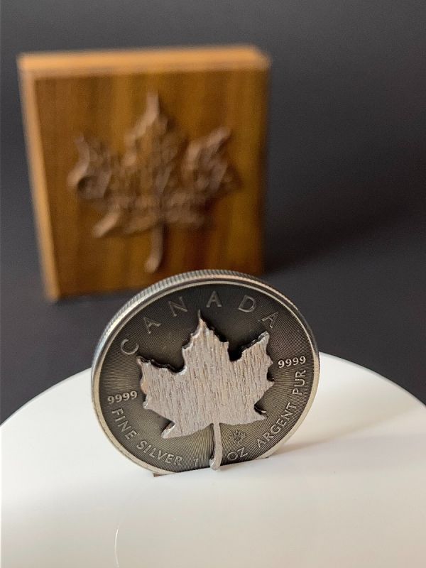 Canada 2022 5usd Real Maple Leaf Gray 1 Oz .9999 Antique Finish Silver