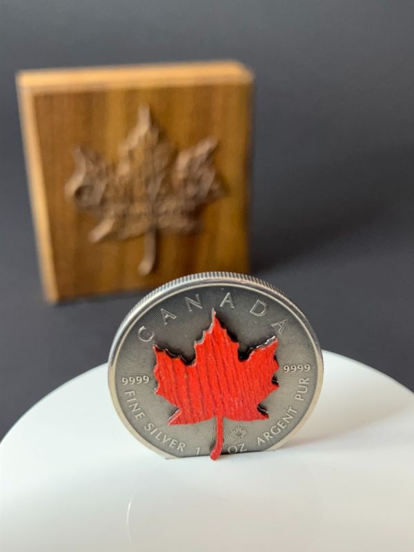 Canada 2022 5usd Real Maple Leaf Red 1 Oz .9999 Antique Finish Silver