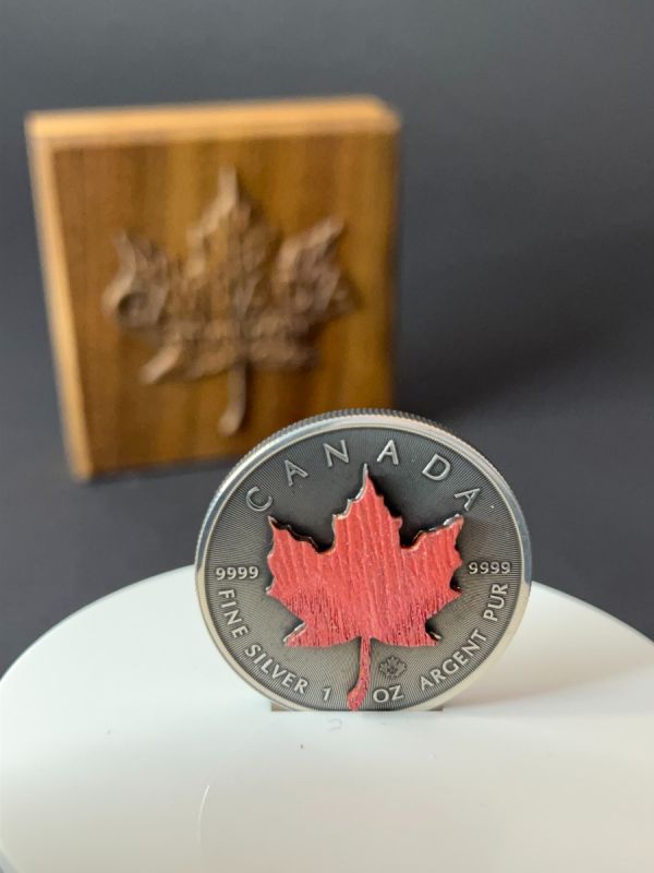 Canada 2022 5usd Real Maple Leaf Coral 1 Oz .9999 Antique Finish Silver